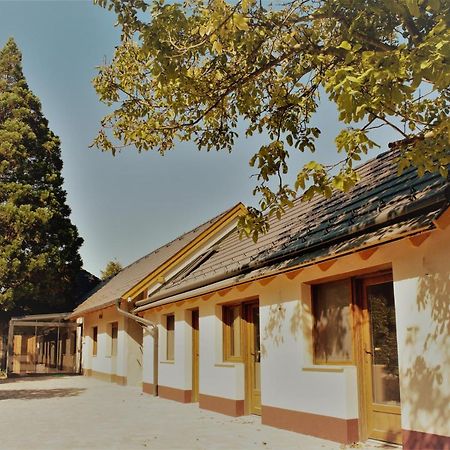 タタ Mamutfenyo Panzio Bed & Breakfast エクステリア 写真