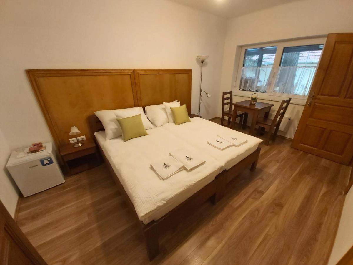 タタ Mamutfenyo Panzio Bed & Breakfast エクステリア 写真