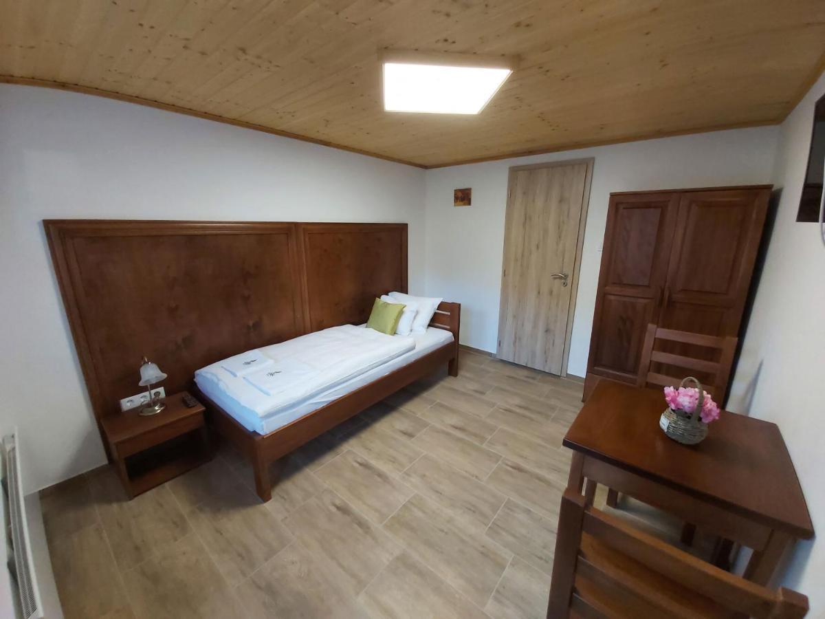 タタ Mamutfenyo Panzio Bed & Breakfast エクステリア 写真