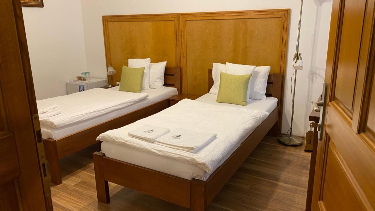タタ Mamutfenyo Panzio Bed & Breakfast エクステリア 写真