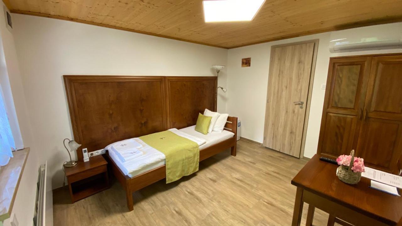 タタ Mamutfenyo Panzio Bed & Breakfast エクステリア 写真