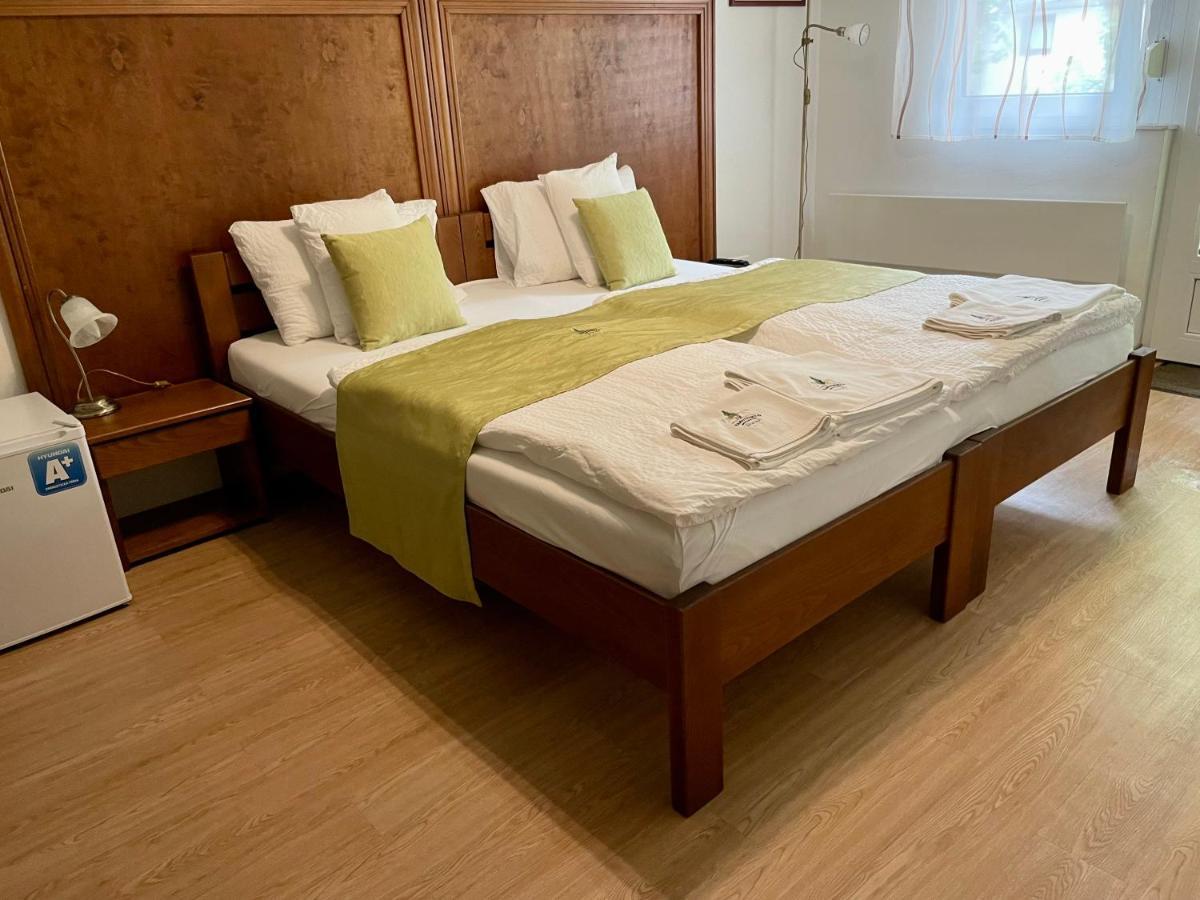タタ Mamutfenyo Panzio Bed & Breakfast エクステリア 写真