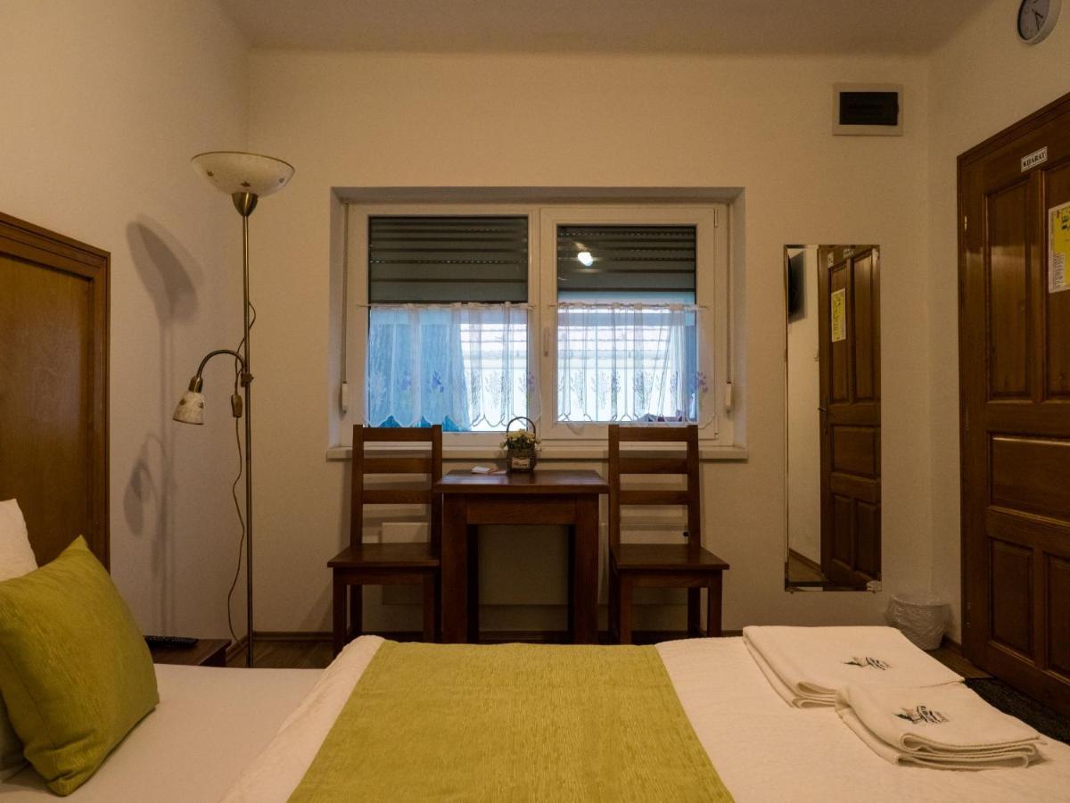 タタ Mamutfenyo Panzio Bed & Breakfast エクステリア 写真