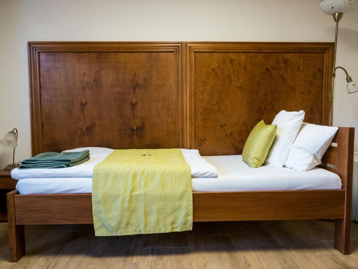 タタ Mamutfenyo Panzio Bed & Breakfast エクステリア 写真